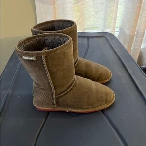 Bearpaw girls size 2 Boots (grey)